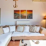 Lejlighed Mani's Aura Seaside-spacious Summer Retreat *