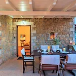 Mani's Aura Seaside-spacious Summer Retreat *
