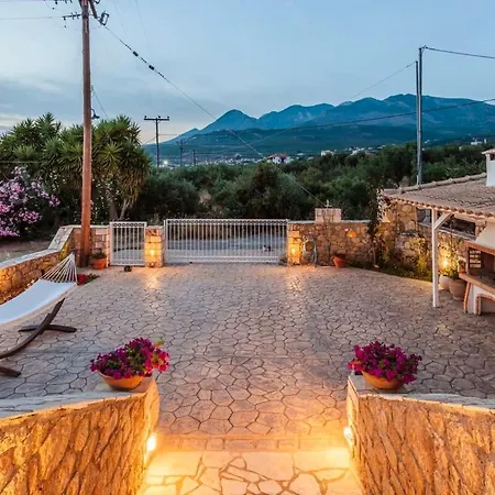 Mani's Aura Seaside-spacious Summer Retreat *