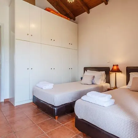 Mani's Aura Seaside-spacious Summer Retreat