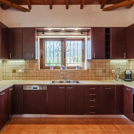 Mani's Aura Seaside-spacious Summer Retreat Διαμέρισμα