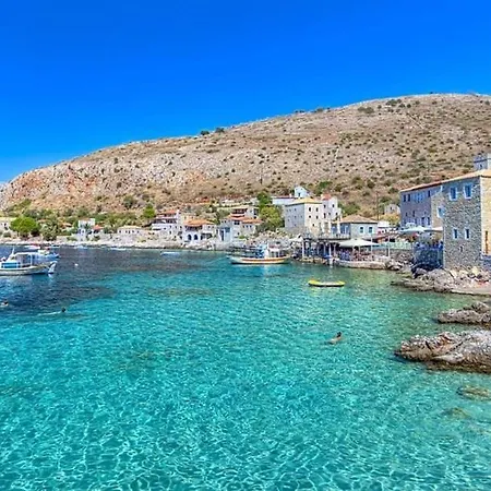 Mani's Aura Seaside-spacious Summer Retreat *