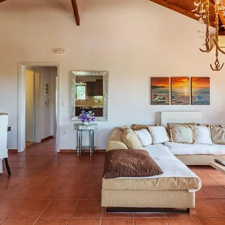 Mani's Aura Seaside-spacious Summer Retreat Apartment