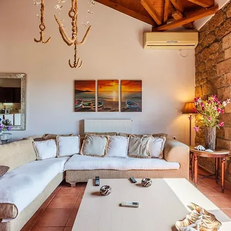 Mani's Aura Seaside-spacious Summer Retreat