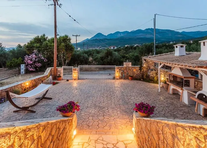 Mani's Aura Seaside-spacious Summer Retreat *