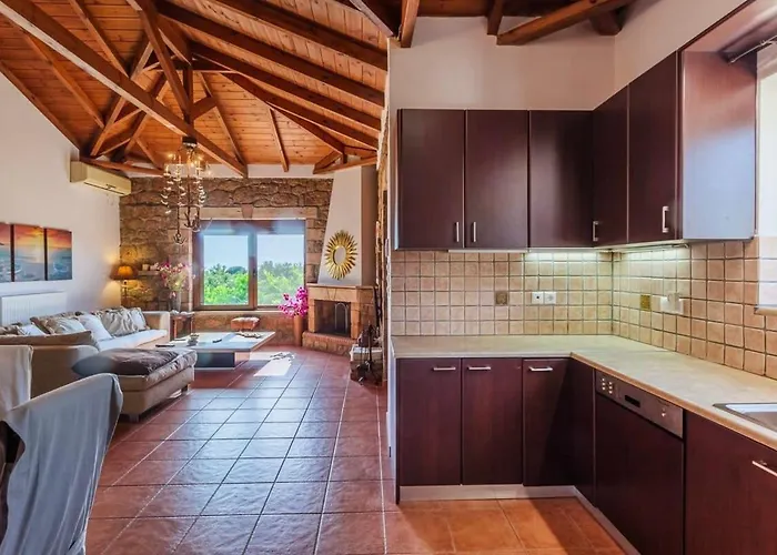 Mani's Aura Seaside-spacious Summer Retreat