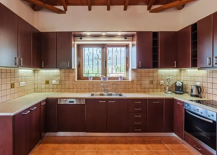 Mani's Aura Seaside-spacious Summer Retreat Lejlighed