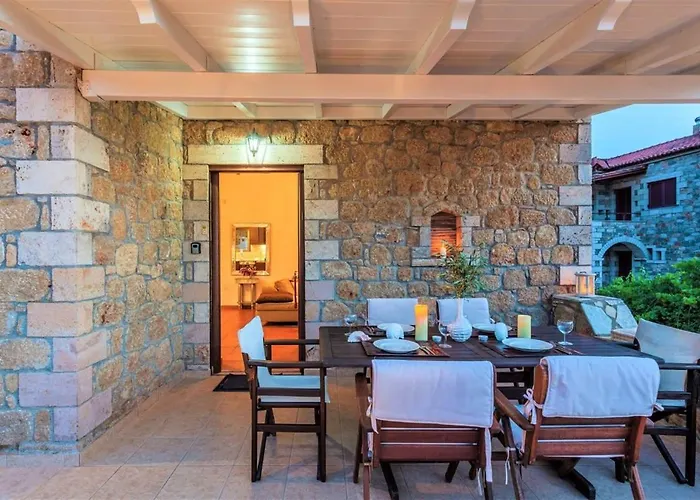 Mani's Aura Seaside-spacious Summer Retreat *